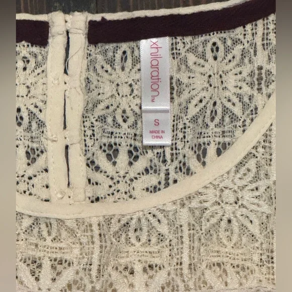Xhilaration Lace Cream Top - Picture 4 of 5
